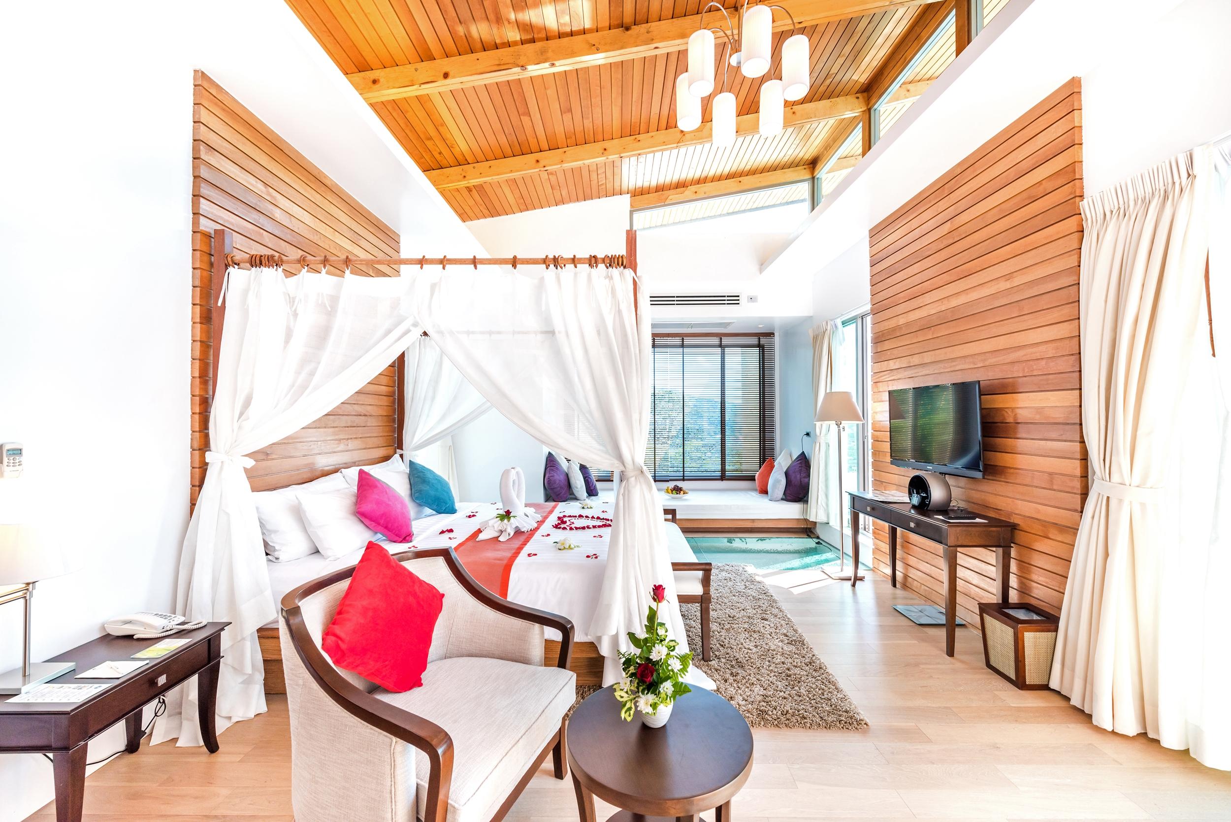 Wyndham Sea Pearl Resort, Phuket Patong Bagian luar foto A bedroom at the hotel