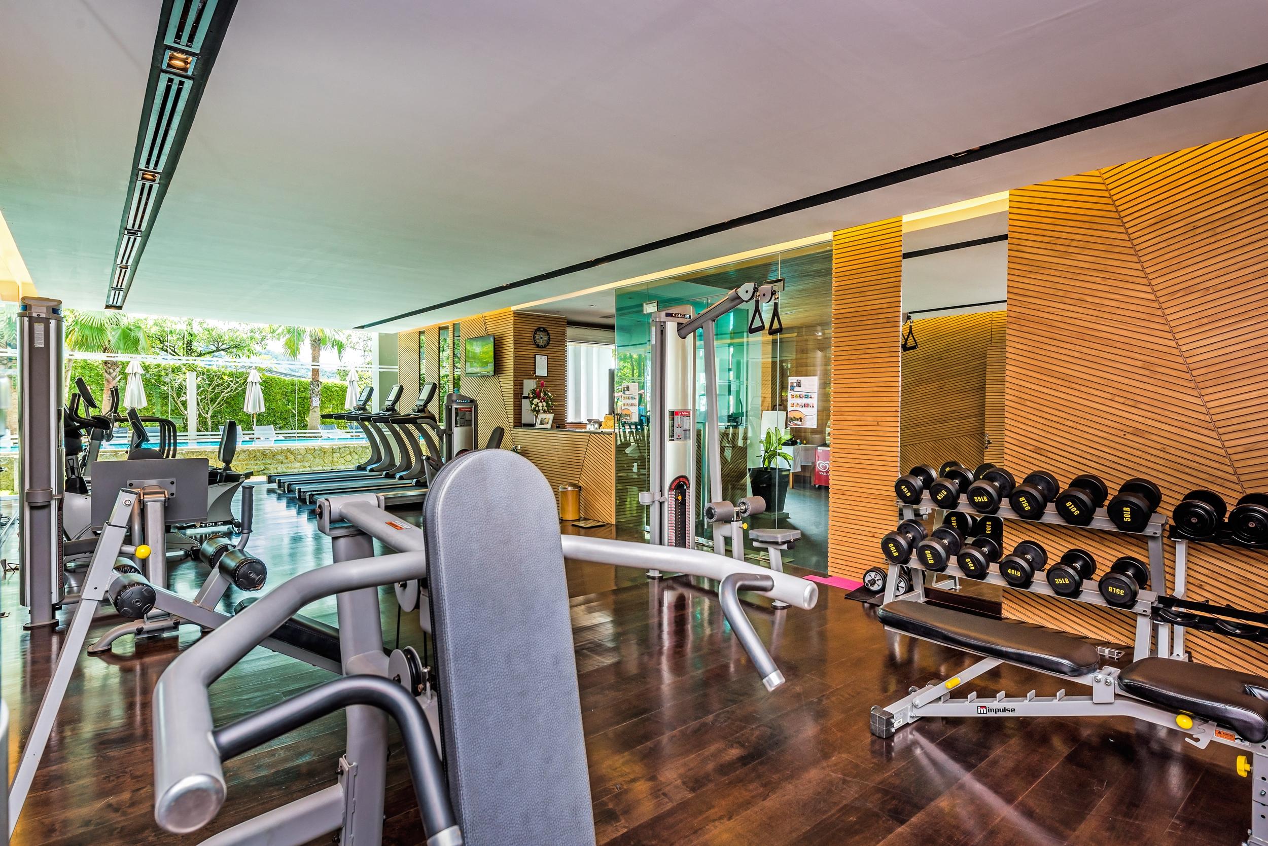 Wyndham Sea Pearl Resort, Phuket Patong Bagian luar foto The gym at the hotel