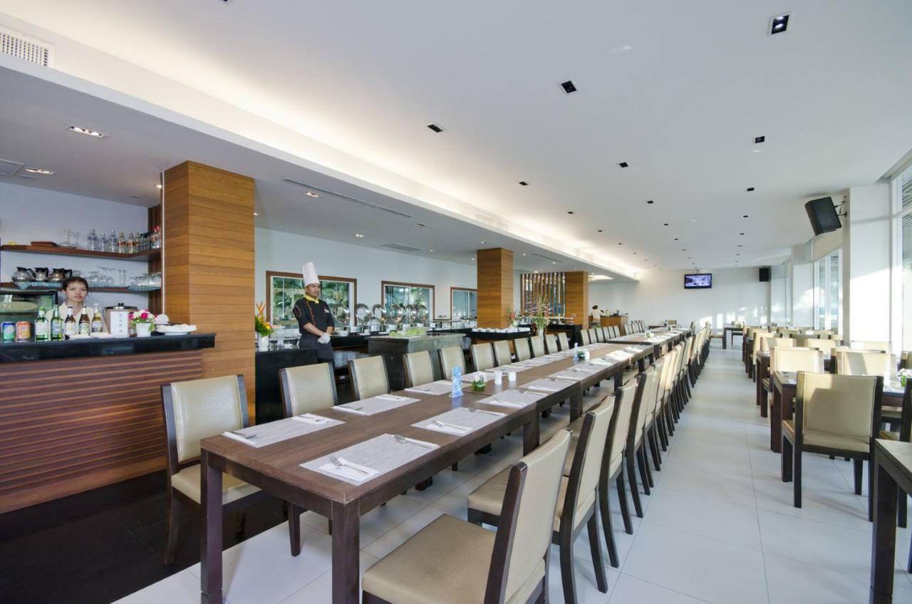 Wyndham Sea Pearl Resort, Phuket Patong Bagian luar foto The interior of the lounge