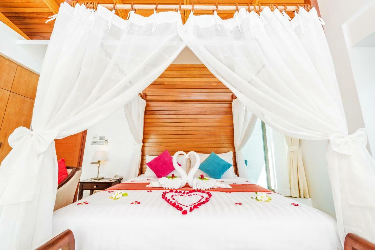 Wyndham Sea Pearl Resort, Phuket Patong Bagian luar foto A bed with a canopy
