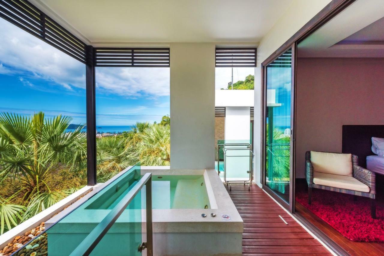 Wyndham Sea Pearl Resort, Phuket Patong Bagian luar foto A private pool at the hotel