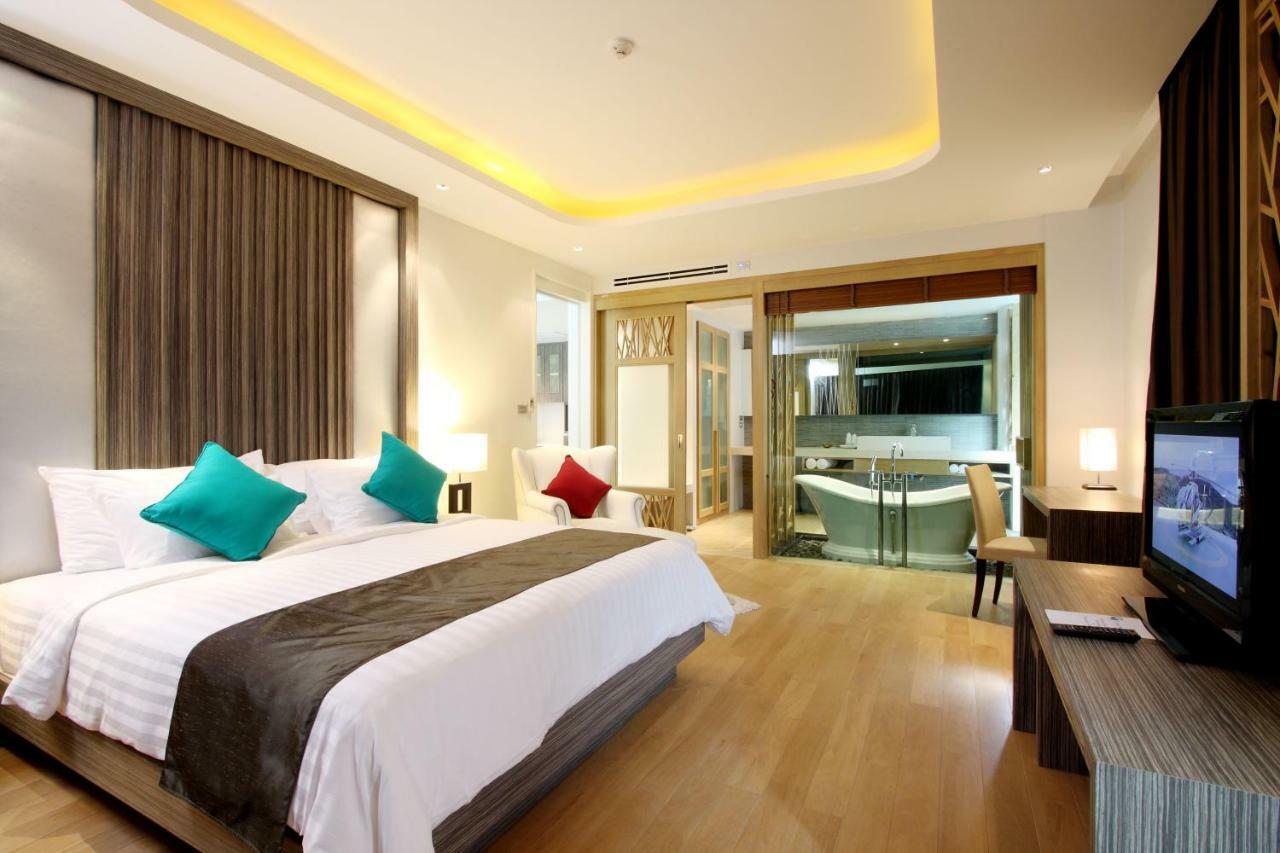 Wyndham Sea Pearl Resort, Phuket Patong Bagian luar foto Deluxe Suite